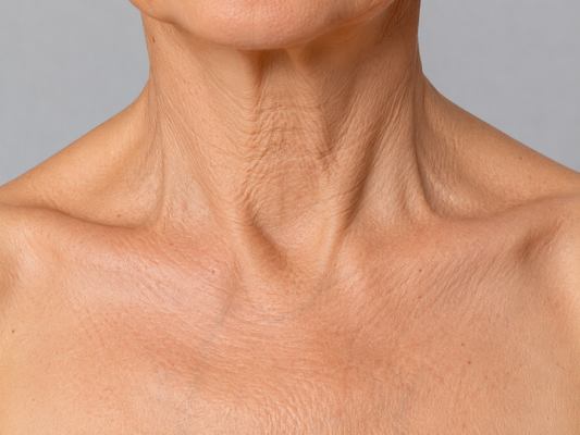 Rughe collo e décolleté: siero al veleno d’api